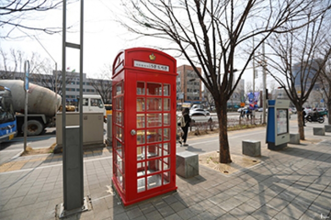 버스정류장 옆 북박스, 다들 궁금하셨죠?