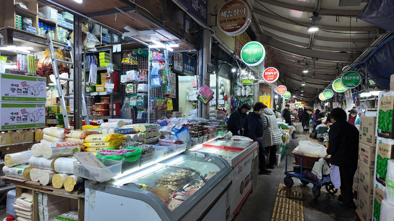 마트보다 저렴한 제철 과일과 싱싱한 수산물로 실속 장보기! 칠성시장