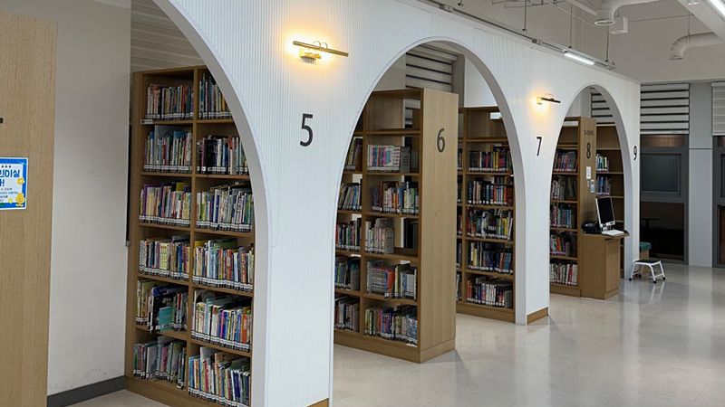 창밖은 공원, 안쪽은 책방 대구 국채보상운동기념도서관